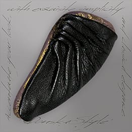black-clam-brooch